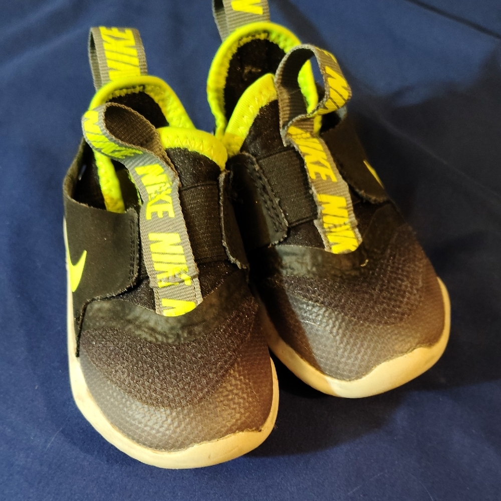 Nike Tennis Shoes